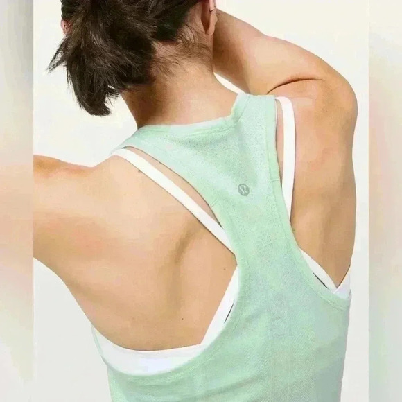 Lululemon 🍋 Swiftly tech Racerback tank 2.0 - Picture 3 of 5